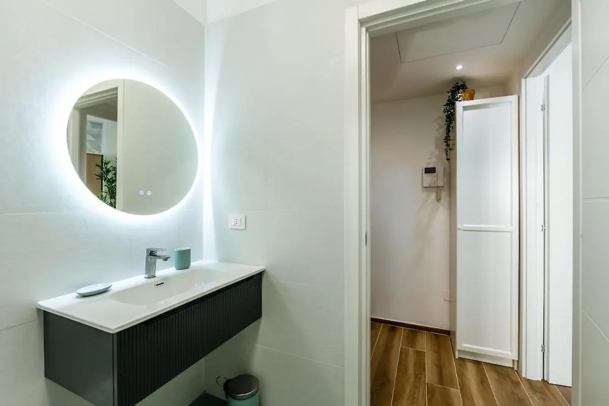 Comfort & Design Minutes Away From The Centre Milan Italy