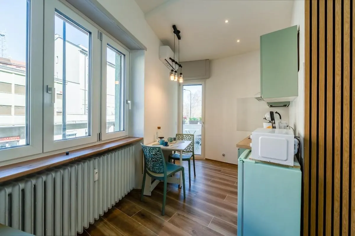 Comfort & Design Minutes Away From The Centre Milan